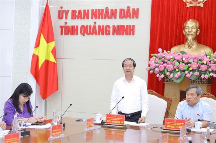 Bộ trưởng Nguyễn Kim Sơn phát biểu tại buổi làm việc (Ảnh: Bộ GD&ĐT)