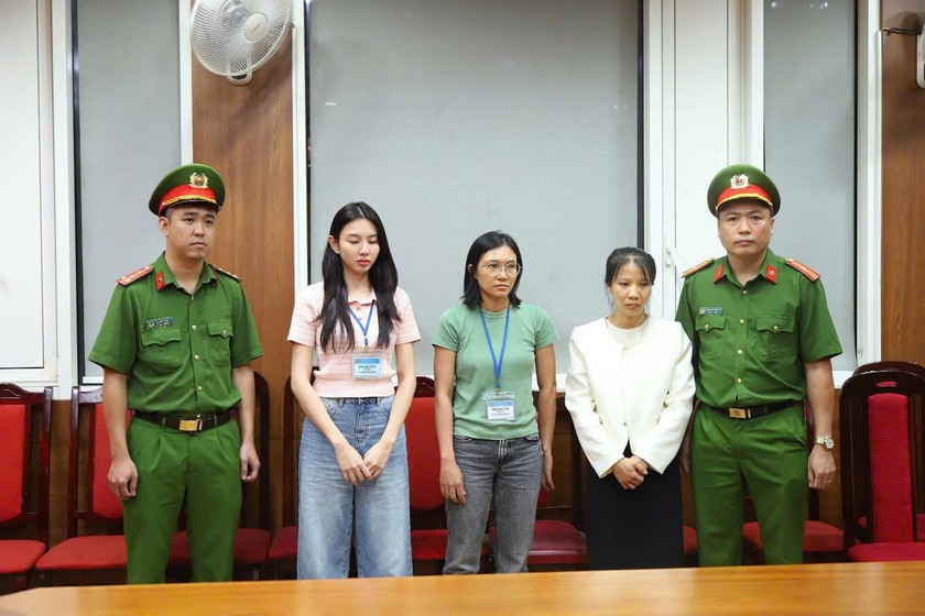 Từ trái qua phải: Nguyễn Thúc Thuỳ Tiên, Phạm Thị Diễm Trinh và Trần Thị Lệ Thu (Ảnh: BCA)