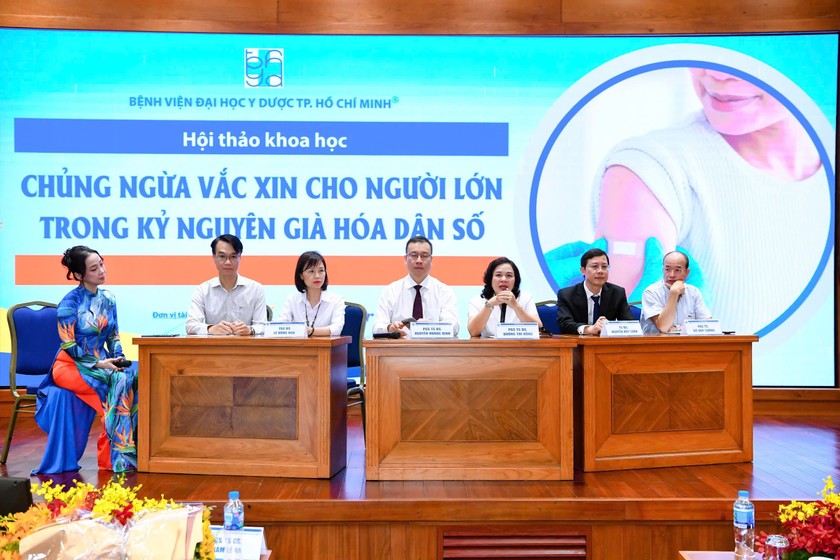Phiên thảo luận tại Hội thảo khoa học “Chủng ngừa vắc xin cho người lớn trong kỷ nguyên già hóa dân số".