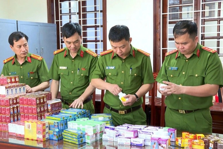 Lực lượng chức năng triệt phá một đường dây sản xuất thuốc giả.