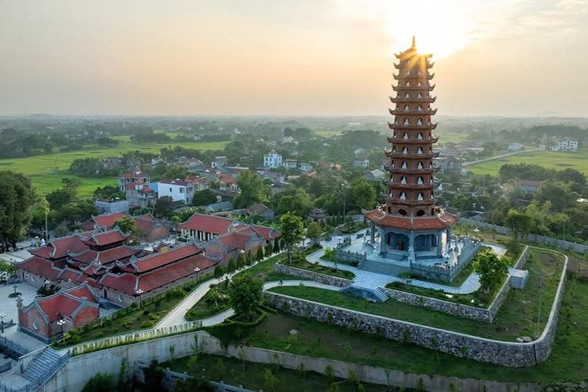 Chùa Phúc Sơn có điểm nhấn là Bảo tháp cao 13 tầng, bên trong có Phật ngọc quý hiếm. (Ảnh: CTV)