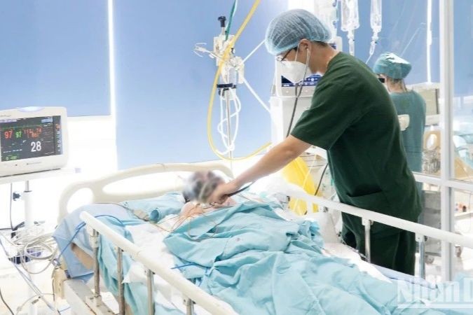 Công nhân bị bỏng điều trị tại BV Đa khoa Trung ương Quảng Nam. (Ảnh: B.Yên) 