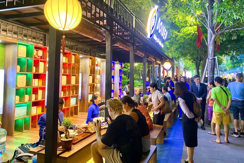 "Ngày Văn hóa Lâm Đồng tại Hà Nội năm 2025” có nhiều hoạt động mang đậm bản sắc văn hóa bản địa thu hút người dân đến tham quan. (Ảnh: PV)
