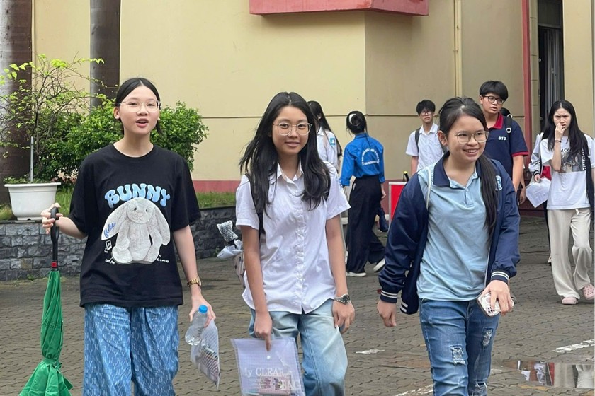 Thí sinh tham dự kỳ thi trong ngày 24/5 - Ảnh: Hạnh Quỳnh