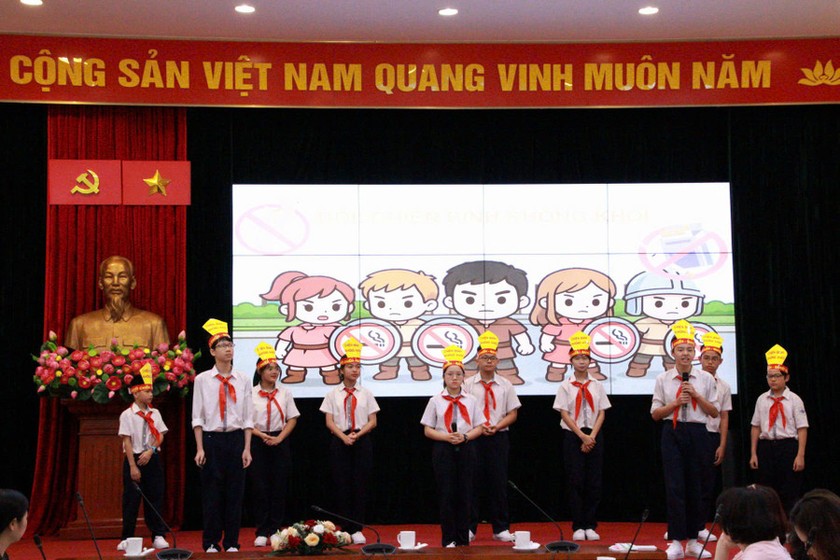 Học sinh chia sẻ về những tác hại của thuốc lá. Ảnh: GD&TĐ