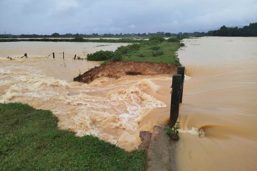 Mưa lớn đã làm sạt lở, cuốn trôi hồ đập Hà ở Hà Tĩnh (Ảnh: Hữu Anh)