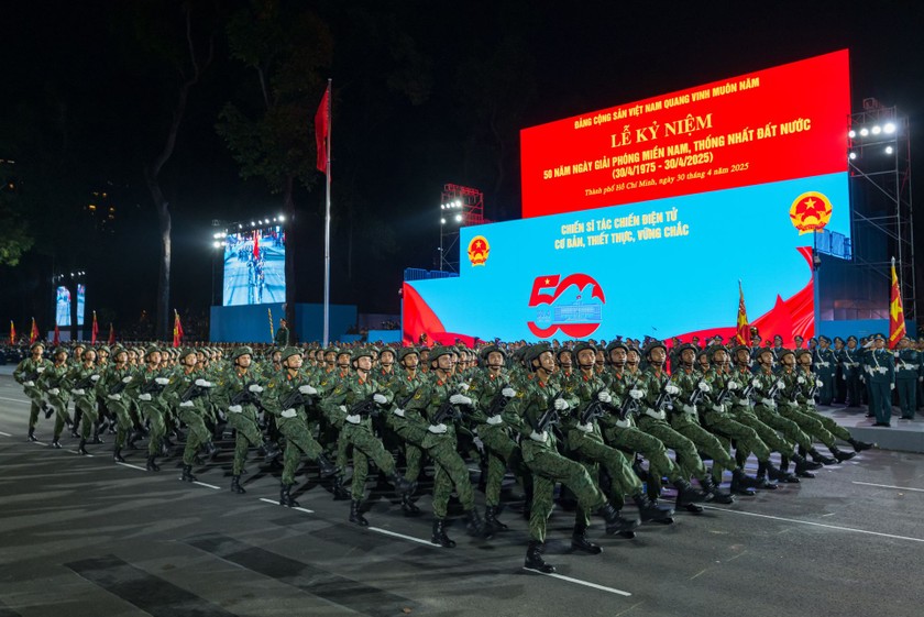 Hình ảnh tại lễ Kỷ niệm 50 năm Giải phóng miền Nam, thống nhất đất nước. 