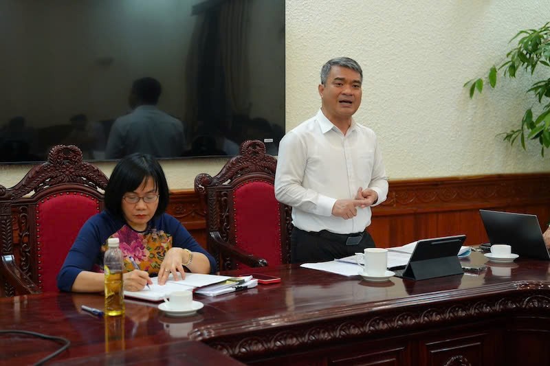Các Thứ trưởng Bộ Tư pháp: Đặng Hoàng Oanh và Nguyễn Thanh Tú đồng chủ trì một cuộc họp về nội dung phân cấp, phân quyền. 