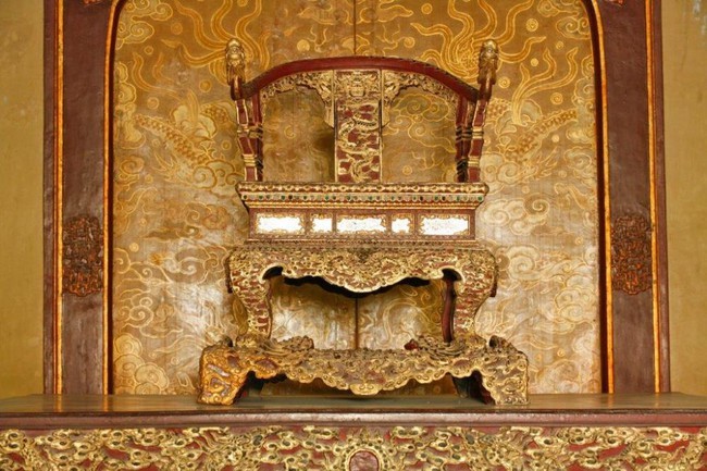 UBND thành phố Huế thông tin kết quả triển khai công tác khắc phục vụ việc bảo vật quốc gia “Ngai vua triều Nguyễn” bị xâm hại