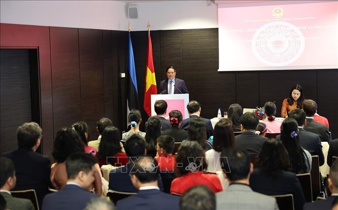 Thủ tướng Phạm Minh Chính phát biểu tại buổi gặp cán bộ, nhân viên Đại sứ quán và cộng đồng người Việt Nam tại Estonia. Ảnh: Dương Giang/TTXVN Chú thích ảnh