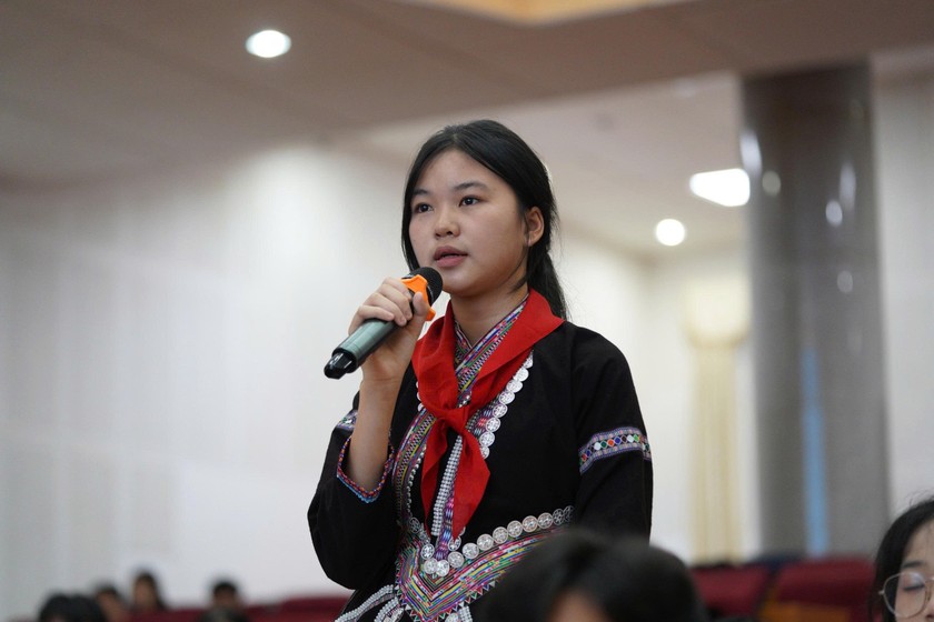 Em Lò Ngọc Tuệ Lâm đại diện trẻ em huyện Nậm Nhùn, Lai Châu đưa ra ý kiến về việc bảo vệ trẻ em khỏi việc tiếp cận thuốc lá điện tử. (Nguồn: Plan International Việt Nam)