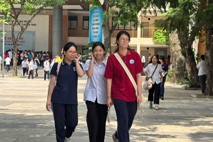 Thí sinh tham dự kỳ thi tuyển sinh lớp 10 công lập ở Hà Nội (Ảnh: Minh Trang)