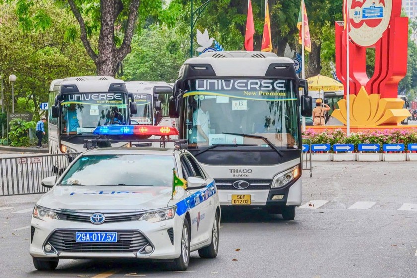 CSGT Hà Nội dẫn đoàn đại biểu Quốc hội tham dự kỳ họp. (Ảnh: CACC)