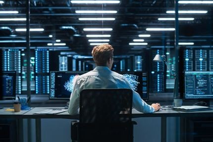Đằng sau mỗi câu trả lời từ ChatGPT là một hệ thống hạ tầng phức tạp, ngốn không ít điện năng và nước. (Ảnh trong bài: Getty Images)