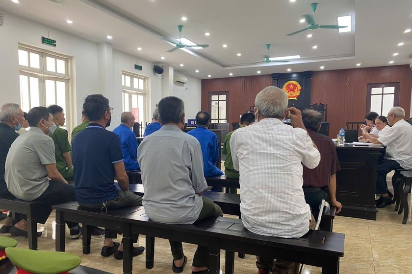 Một số bị cáo tại phiên xử. (Ảnh: Lam Hạnh)