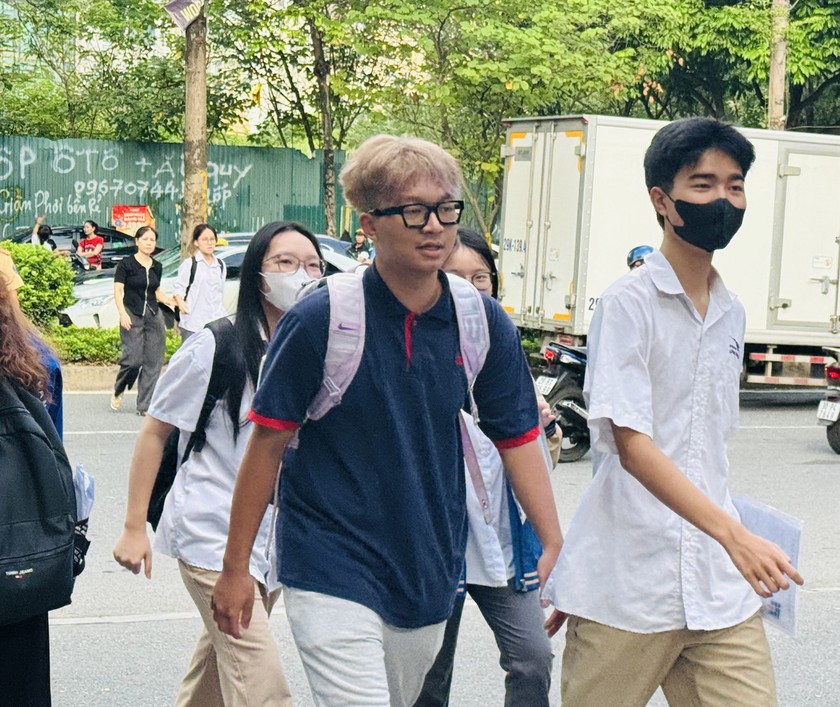 Thí sinh với tâm thế thoải mái trước khi bước vào phòng thi.