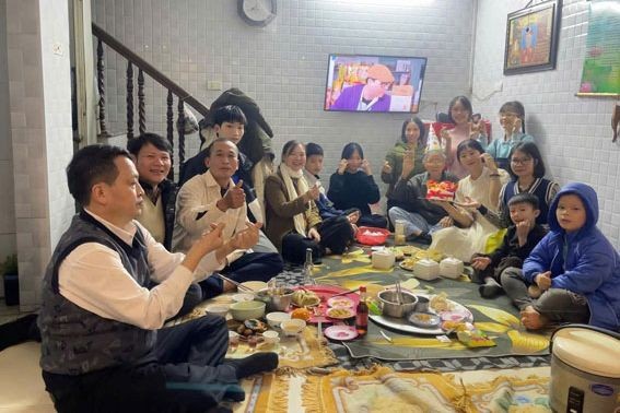 Gia đình là điểm tựa cho người trẻ như anh Đạt, anh Hiếu, chị Đào. (Ảnh trong bài: NVCC)