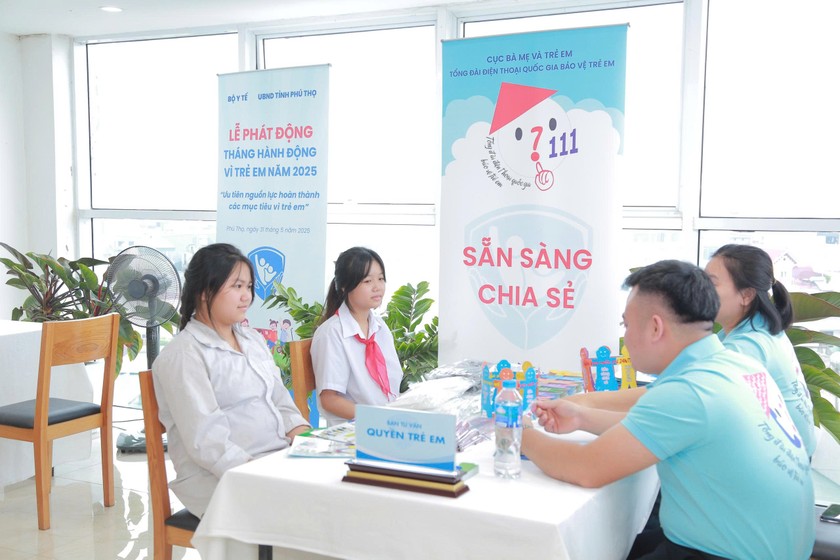 Tư vấn về quyền trẻ em trong khuôn khổ Lễ phát động Tháng hành động vì trẻ em năm 2024 do Bộ Y tế tổ chức ngày 31/5/2025. (Ảnh minh họa - Nguồn: BYT) 