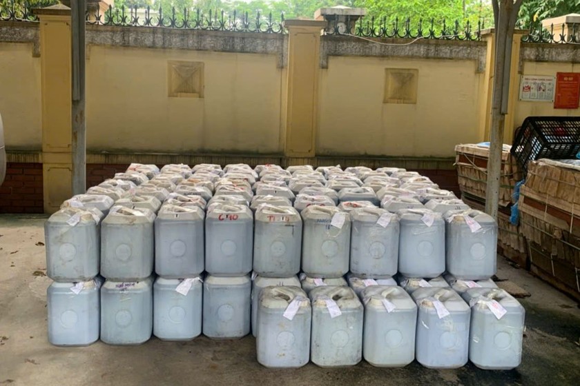Toàn bộ số hàng đã bị yêu cầu tiêu hủy, chủ cơ sở bị xử phạt 50 triệu đồng.
