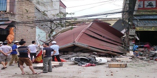 Hiện trường ngôi nhà ba tầng bị sập hoàn toàn