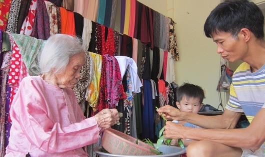 Tiết lộ bí quyết trường sinh lạ kỳ của cụ bà hơn trăm tuổi