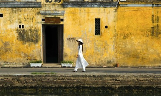 Những ngôi nhà nhuộm sắc vàng khu phố cổ Hội An