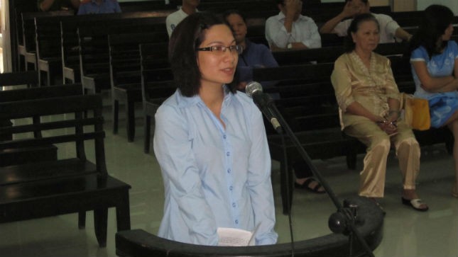 Bị cáo Đỗ Thị Kim Nhung trước vành móng ngựa 