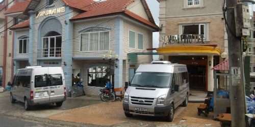 lMặt trước Khách sạn Đỉnh Cao Sa Pa.