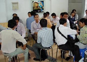 Bắt đặt cọc khi tham gia bán hàng đa cấp là phạm pháp