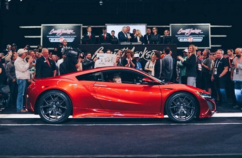 Acura NSX 2017 #001 tại buổi đấu giá.
