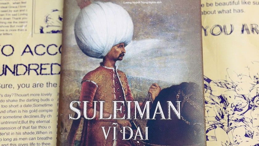 Cuốn sách "Suleiman vĩ đại - Triều đại hoàng kim của Đế quốc Ottoman" (Ảnh: Bách Việt). 