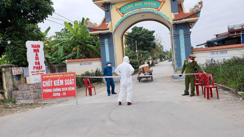 Huyện Tiên Lãng phong toả, phun khử khuẩn xã Toàn Thắng.