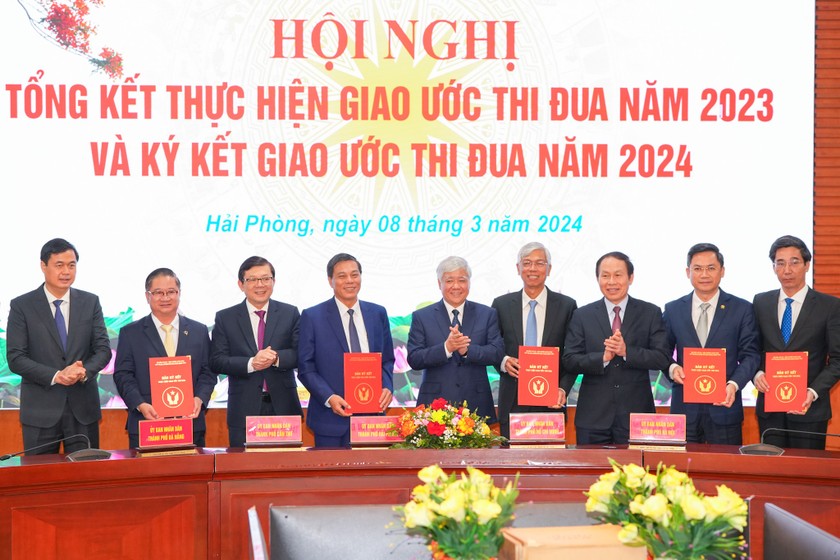 Lãnh đạo 5 thành phố trực thuộc Trung ương cùng ký kết giao ước thi đua năm 2024.