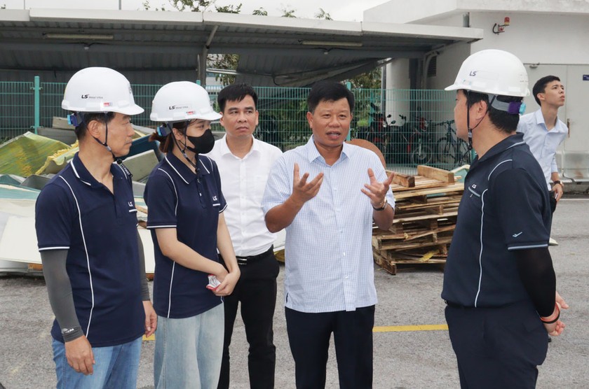 Ông Lê Trung Kiên, Trưởng Ban Quản lý Khu Kinh tế Hải Phòng thăm và kiểm tra thực tế tại một số doanh nghiệp.