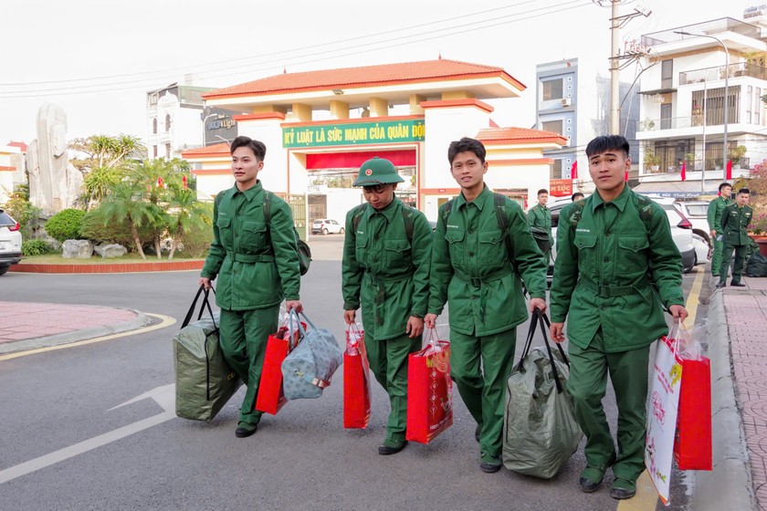 Các quân nhân xuất ngũ năm 2025 trở về địa phương.