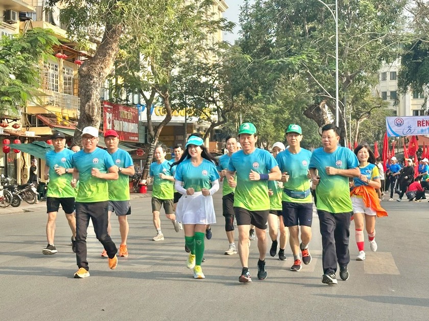 Lãnh đạo TP Hải Phòng tham gia ngày chạy. 