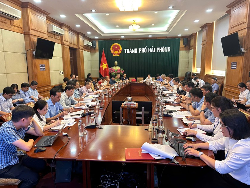 Quang cảnh buổi làm việc với các công dân huyện Vĩnh Bảo.