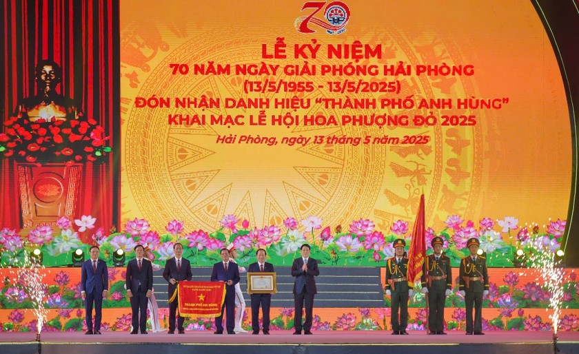 Hải Phòng vinh dự đón nhận danh hiệu cao quý "Thành phố Anh hùng".