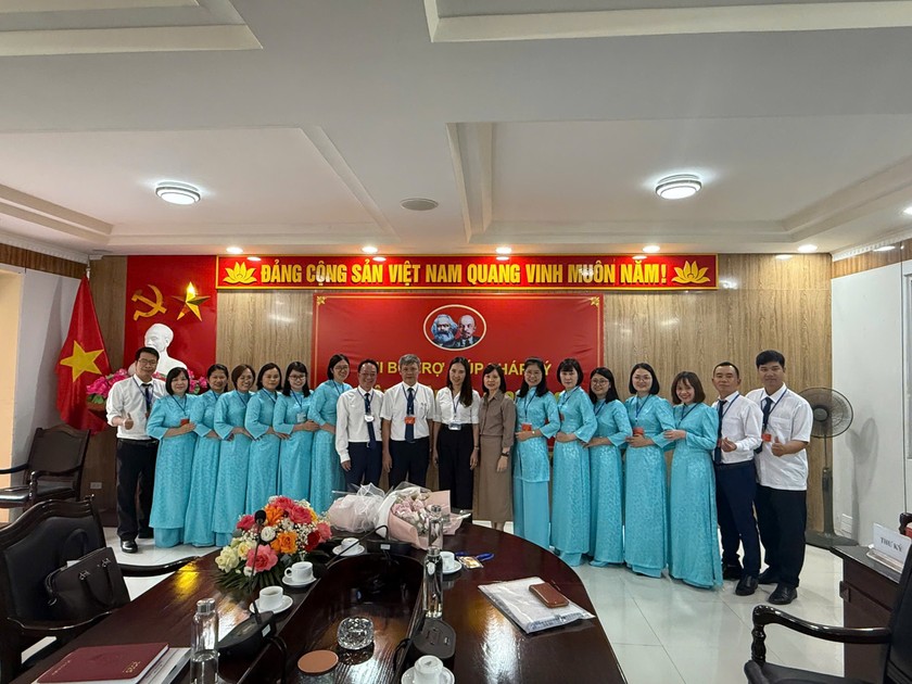 Đại hội đã ra mắt nhân sự chi ủy nhiệm kỳ 2025-2027. 