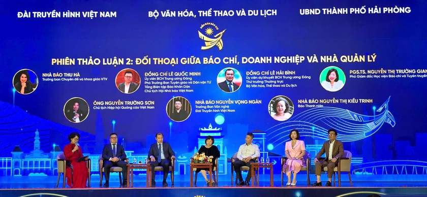 Các đại biểu thảo luận tại Diễn đàn “Vai trò của báo chí trong việc thúc đẩy phát triển các ngành công nghiệp văn hóa”.