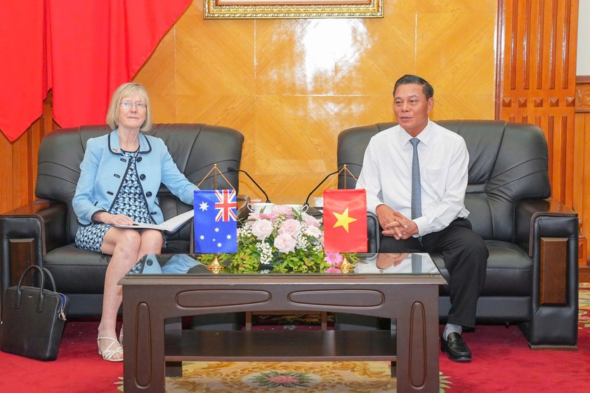 Chủ tịch UBND TP Hải Phòng Nguyễn Văn Tùng tiếp xã giao Đại sứ Australia tại Việt Nam.