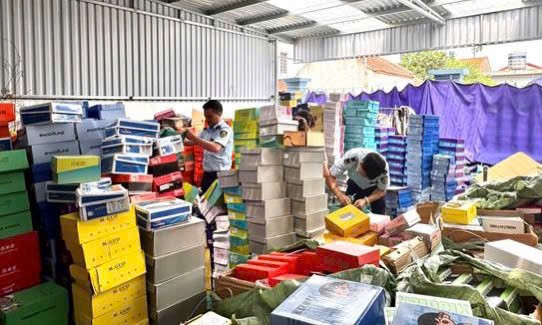Gần 5.000 sản phẩm nhập lậu, không rõ nguồn gốc xuất xứ.