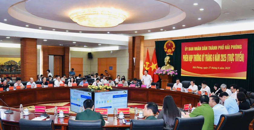 Quang cảnh phiên họp thường kỳ tháng 6/2025.