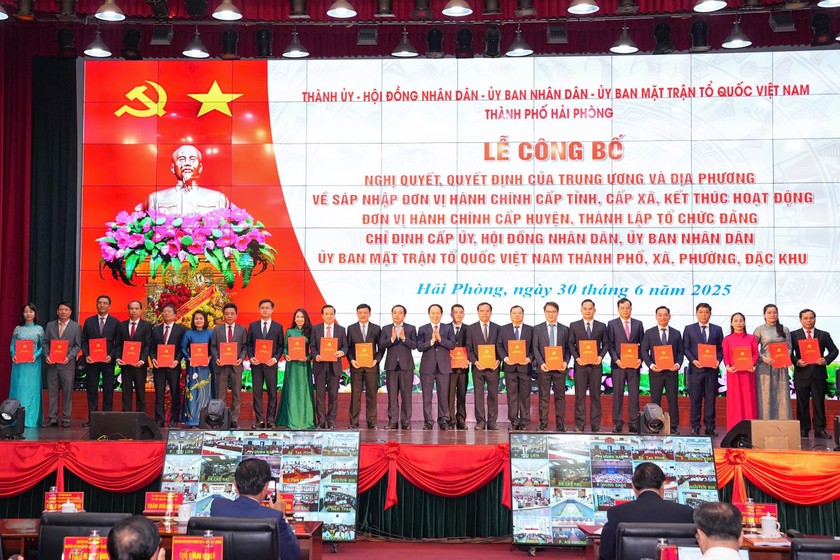Thủ tướng Phạm Minh Chính gửi gắm TP Hải Phòng (mới) 12 chữ 'Đoàn kết, giàu mạnh, hiện đại, văn minh, phồn vinh và hạnh phúc' ảnh 2