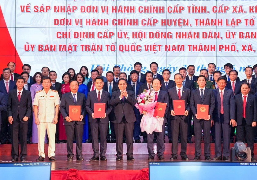 Thủ tướng Phạm Minh Chính gửi gắm TP Hải Phòng (mới) 12 chữ 'Đoàn kết, giàu mạnh, hiện đại, văn minh, phồn vinh và hạnh phúc' ảnh 1