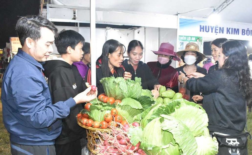 Tỉnh Hoà Bình đã triển khai nhiều hoạt động xúc tiến đầu tư, kết nối tiêu thụ sản phẩm vùng đồng bào dân tộc thiểu số và miền núi. 