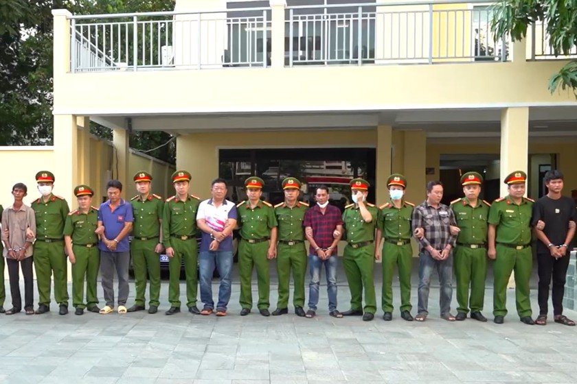 Cơ quan CSĐT Công an TP HCM bắt thêm 34 người trong đường dây buôn lậu xăng dầu do Lê Tấn Hòa cầm đầu. (Ảnh: CACC)