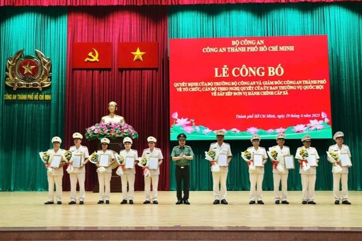 Công an TP HCM vừa công bố địa chỉ 167 công an cấp xã; 01 đặc khu và 10 đồn công an trực thuộc để người dân, doanh nghiệp được biết.