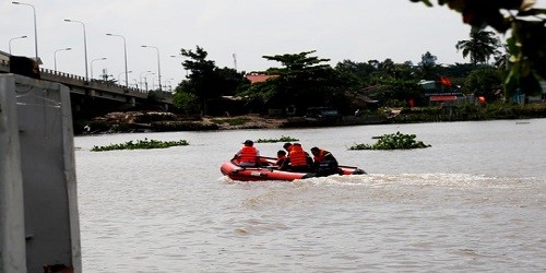 Giận mẹ, nhảy sông Sài Gòn tự tử