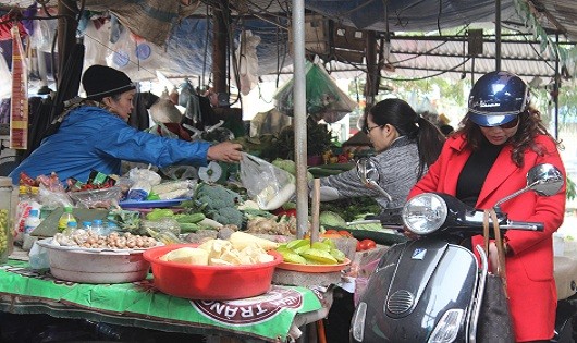 Bản tin tiêu dùng: Rau, cá bắt đầu ổn định giá trở lại sau Tết